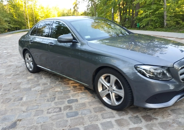 Mercedes-Benz Klasa E cena 139000 przebieg: 161000, rok produkcji 2016 z Koszalin małe 277